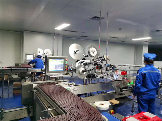 2022年，，，pg电子宜宾制药有限责任公司车间落实保供生产，，，全力包管疫情防控药品供应。。.jpg